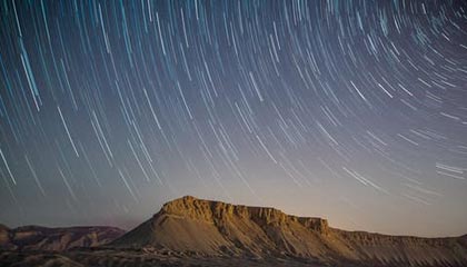 开云体育入口-“足球智者”：某某教练解读战术变革心得，足球技战术训练全书