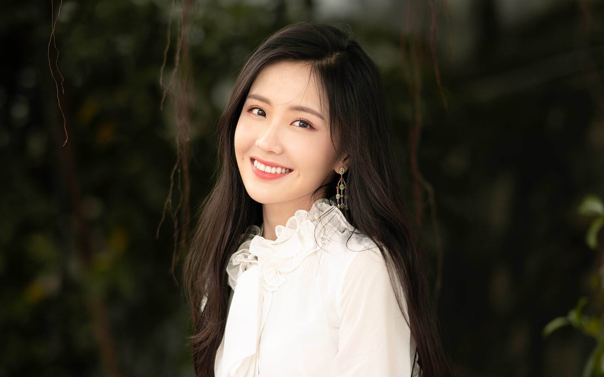 Kaiyun APP-“VAR系统首次应用引发争议——高科技裁判能否实现真正的判罚公平？”